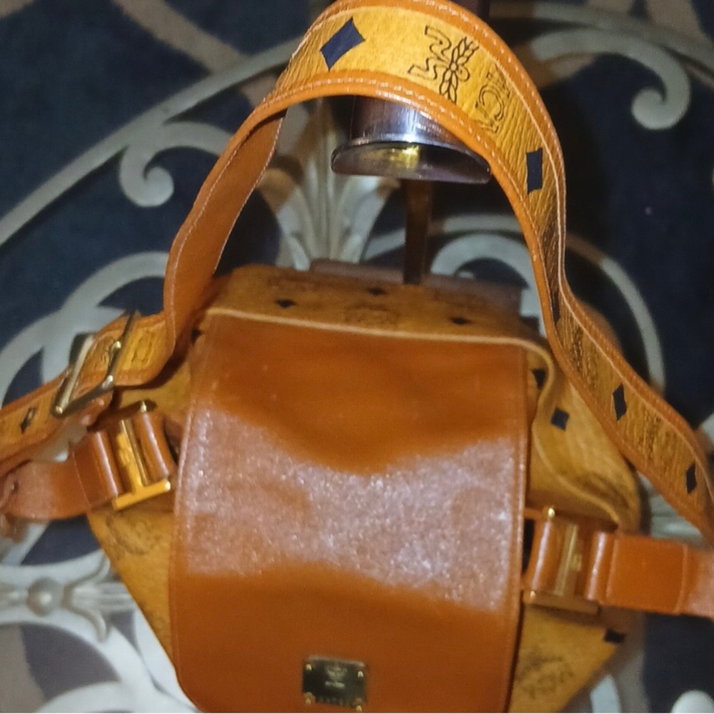 MCM COGNAC VISETOS LEATHER BUCKET BAG - Picture 4 of 12